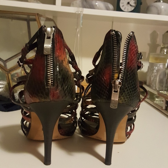 Vince Camuto sandles - Picture 2 of 3